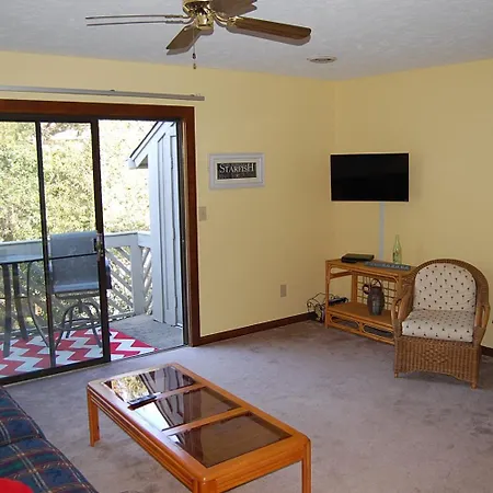 Shipwatch Q303 Apartment
